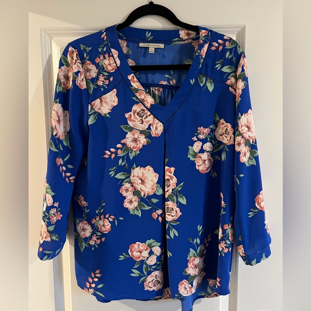 41 Hawthorn 3/4 sleeve 100% polyester top. Blue with pink flowers